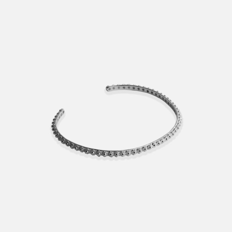 pulseira rígida em prata com granitos da Leitão & Irmão.