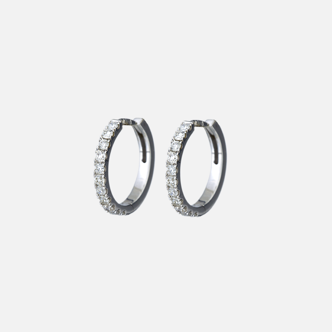 Par de argolas em ouro branco com diamantes da leitão & Irmão x Débora Montenegro