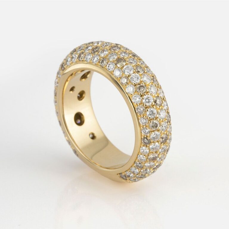 Anel em ouro amarelo com diamantes coleção fancy da Leitão & Irmão