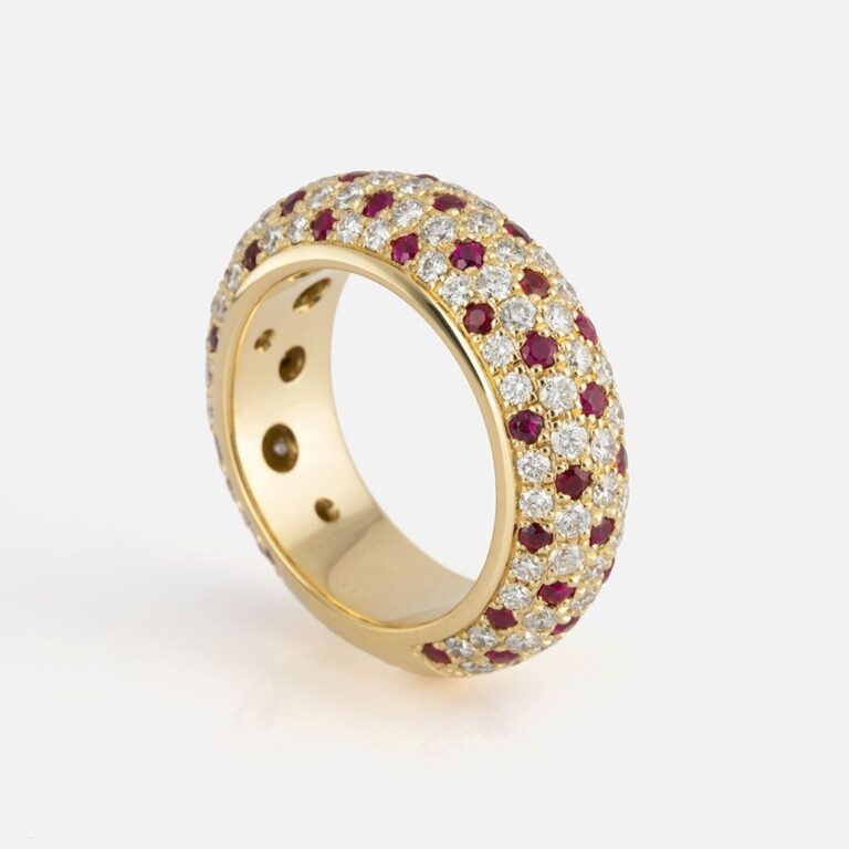 Anel em ouro amarelo com diamantes e rubis coleção fancy da Leitão & Irmão