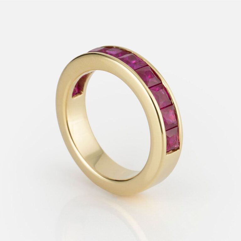 Anel memórias em ouro amarelo com rubis da Leitão & Irmão