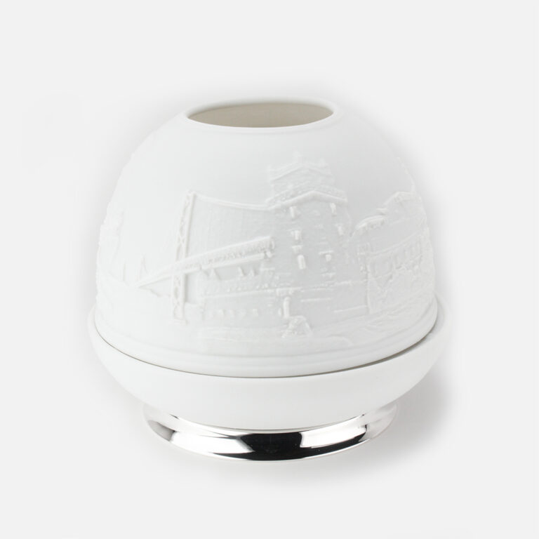 Porta velas em porcelana biscuit e prata motivo belém da Leitão & Irmão