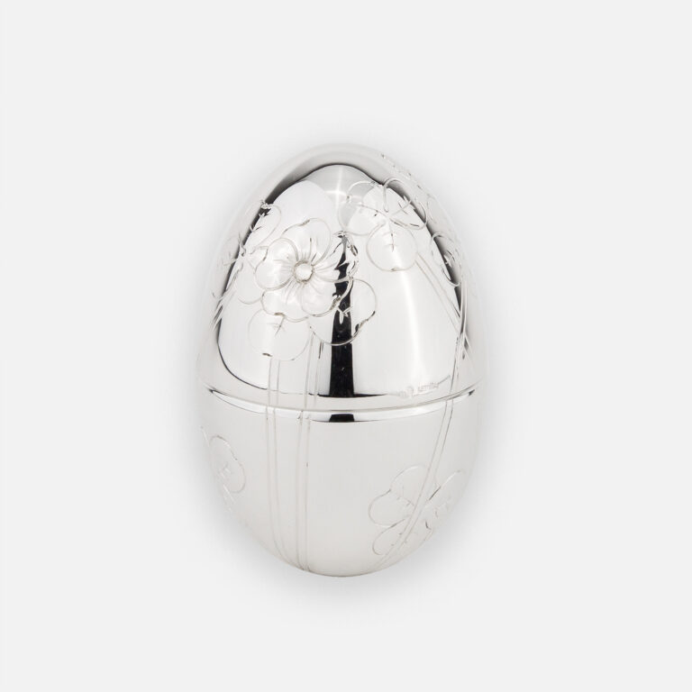 Ovo em prata com motivo sorte da Leitão & Irmão