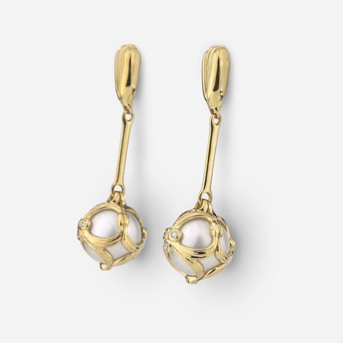 Par de brincos em ouro e pérolas Akoya madonna lily da Leitão & Irmão