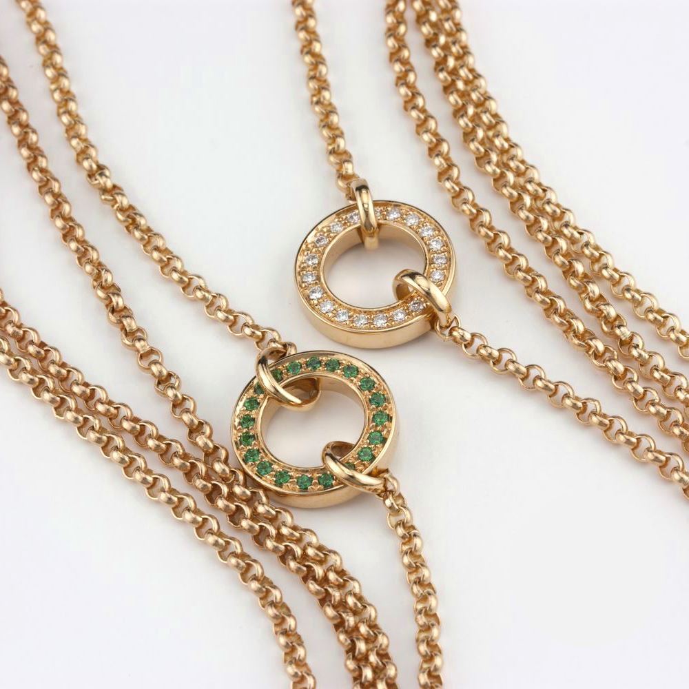 Colar cordão inverso reversível em ouro e diamantes e no verso ouro e topázios verdes da Leitão & Irmão