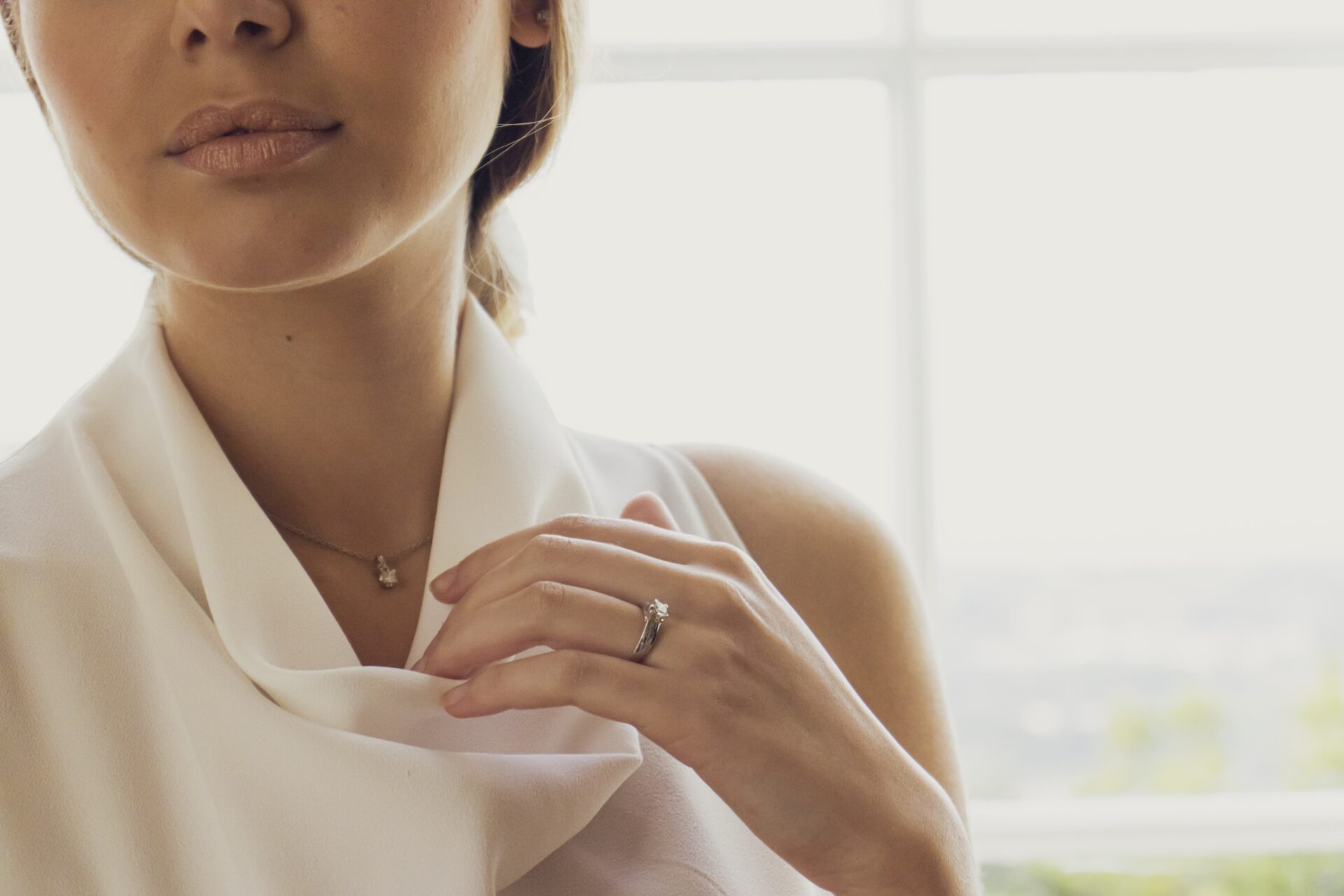 Modelo com anel e fio com pendente princess da leitão & Irmão