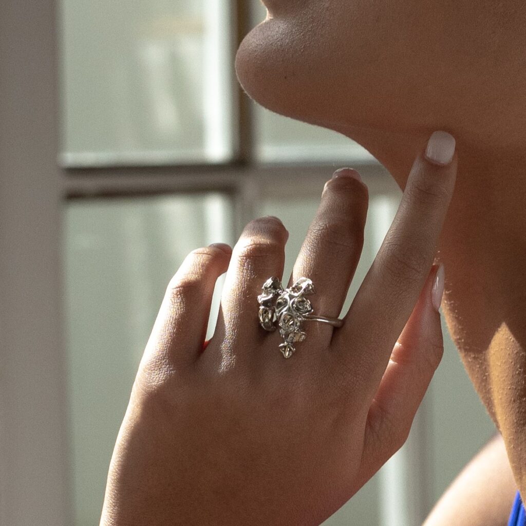 Anel calla lily em prata da Leitão & Irmão