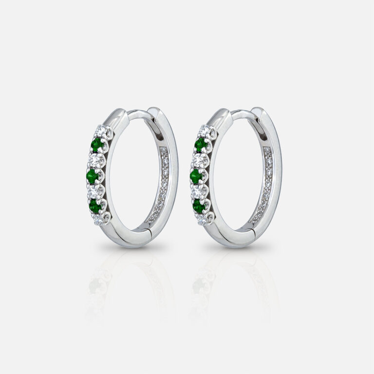 par de arrgolas forever em ouro branco coma a aplicação de esmeraldas da leitão & Irmão