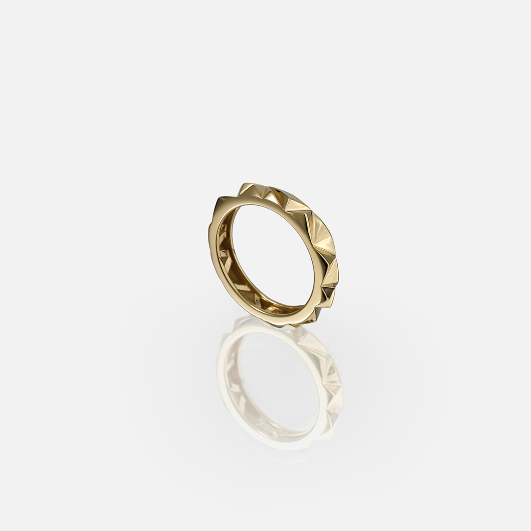 Anel 4 mm em ouro amarelo da coleção Les Pyramides da Leitão & Irmão