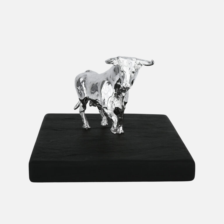 Touro em prata Ferdinando da coleção touros bravos da leitão & Irmão