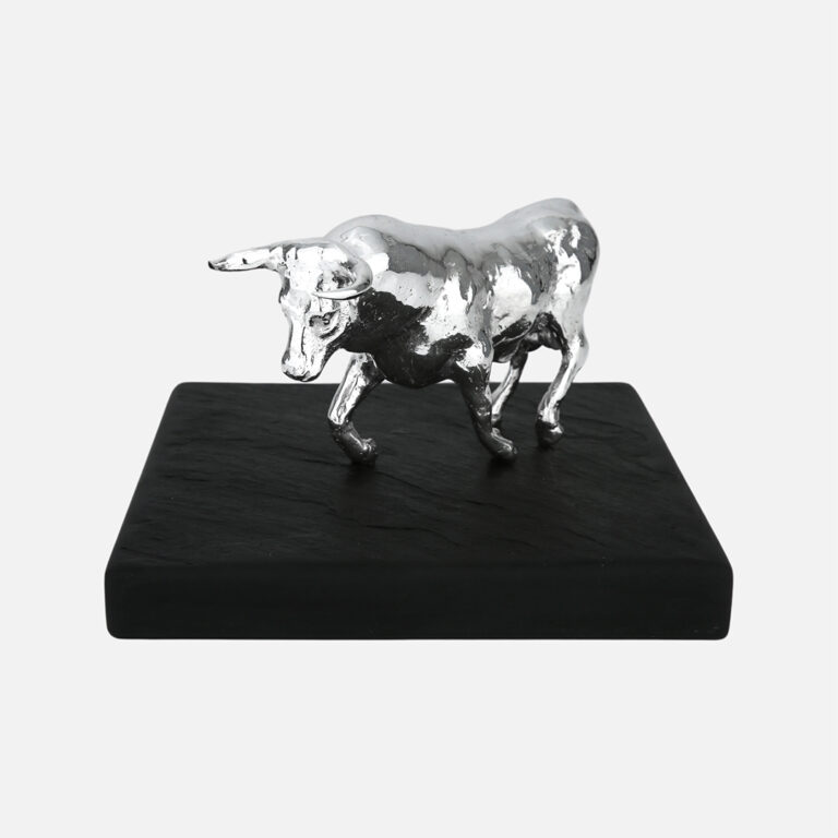 Touro em prata Furacão da coleção touros bravos da leitão & Irmão