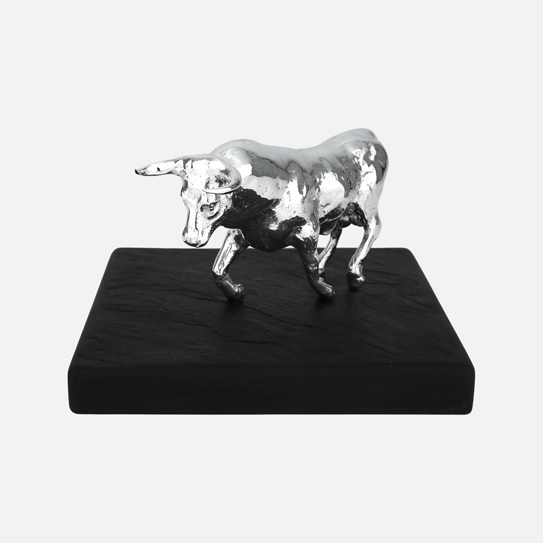 Touro em prata Furacão da coleção touros bravos da leitão & Irmão