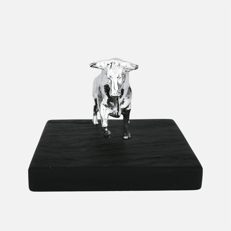 Touro em prata Tornado da coleção touros bravos da leitão & Irmão