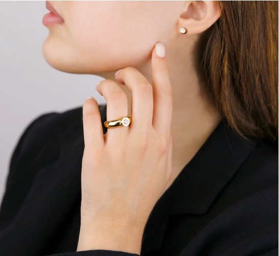 Anel e brincos em ouro e diamante da coleção One, da Leitão & Irmão