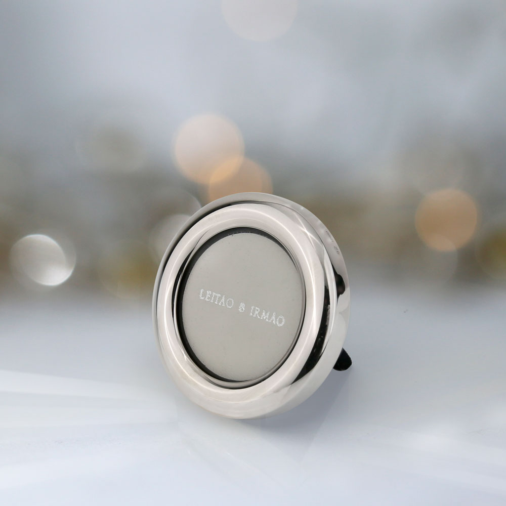 Moldura redonda bojudas em prata da Leitão & Irmão